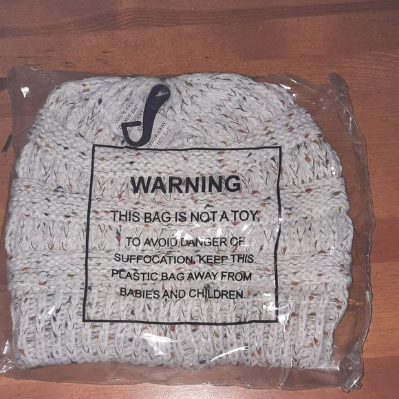 C.C Exclusive Knit beanie - Picture 2 of 2